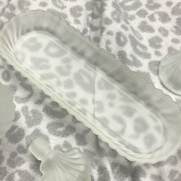 Vintage vanity tray frosted glass 3 bottles and tray included - Picture 5 of 9